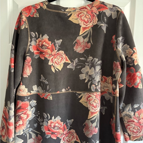 🟢SOLITAIRE. Multi floral mid sweater with surge seams and raw edges. Size large - Picture 3 of 3